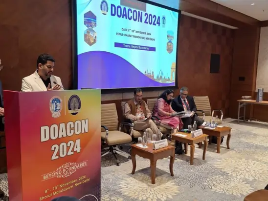 Orthopedic Surgeon in Delhi receiving honor at event