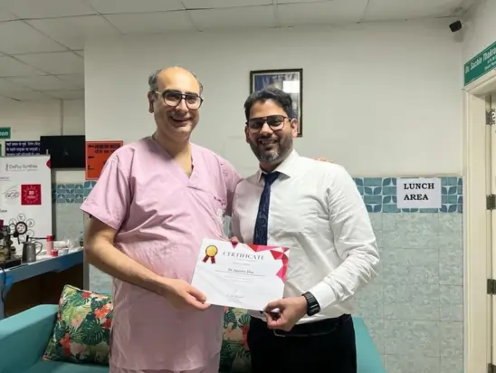 Best Orthopedic Doctor in south Delhi with patient