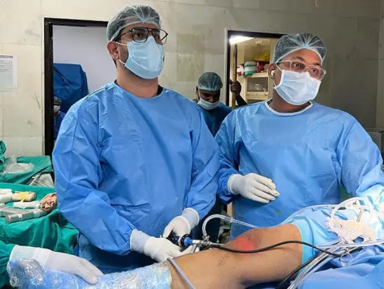 Orthopedic Doctor in Delhi examining patient for knee pain
