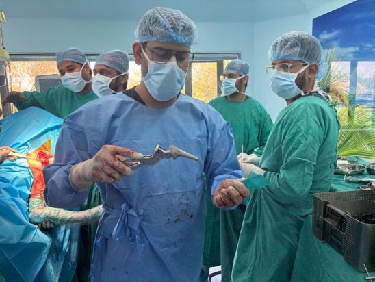 Orthopedic Surgeon in Delhi consulting sports injury patient